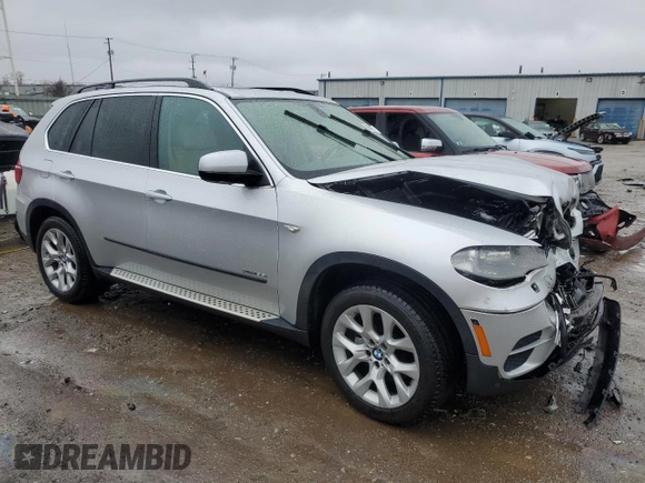 2013 BMW X5 xDrive35i z VIN 5UXZV4C54D0E10167, wystawiony jako Copart lot #86497414 z przebiegiem 95 519 mil mil oraz Szkody całkowita. Historia ofert i sprzedaży dostępna na DreamBid. Obrazek 4.