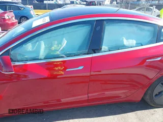 2018 Tesla Model 3 Long Range Battery z VIN 5YJ3E1EA4JF022284, wystawiony jako IAAI lot #41422203 z przebiegiem 71 521 mil mil oraz . Historia ofert i sprzedaży dostępna na DreamBid. Obrazek 13.