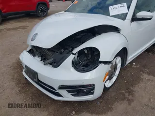 2019 Volkswagen Beetle S with VIN 3VWFD7AT2KM701622, listed as a IAAI auction lot 41520300 with 1 mi miles. Bid and sale history available at carsss.com. Image 6.