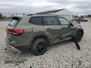2024 Volkswagen Atlas Peak Edition SE with VIN 1V2CR2CA4RC575859, listed as a Copart auction lot 76310634 with 1,228 mi miles and Salvage title. Bid and sale history available at DreamBid. Image 3.
