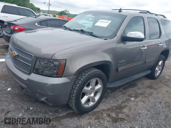 2012 Chevrolet Tahoe LT z VIN 1GNSCBE08CR136971, wystawiony jako IAAI lot #42211242 z przebiegiem 214 910 mil mil oraz . Historia ofert i sprzedaży dostępna na DreamBid. Obrazek 2.