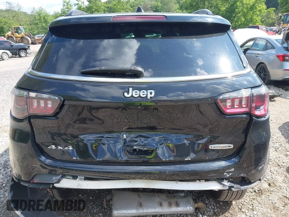 2022 Jeep Compass Latitude Lux with VIN 3C4NJDFBXNT141932, listed as a IAAI auction lot 42527878 with 29,855 mi miles and . Bid and sale history available at DreamBid. Image 17.
