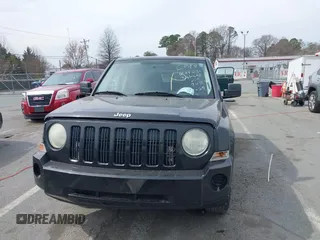 2008 Jeep Patriot Sport with VIN 1J8FT28WX8D711353, listed as a IAAI auction lot 41793321 with 161,777 mi miles. Bid and sale history available at carsss.com. Image 12.