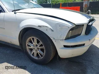 2007 Ford Mustang Deluxe z VIN 1ZVFT80N575365456, wystawiony jako IAAI lot #42195036 z przebiegiem 171 271 mil mil oraz . Historia ofert i sprzedaży dostępna na DreamBid. Obrazek 12.