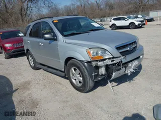 2009 Kia Sorento LX with VIN KNDJD735095872431, listed as a IAAI auction lot 41785965 with 205,117 mi miles. Bid and sale history available at carsss.com. Image 1.