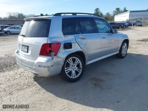 2014 Mercedes-Benz GLK-Class GLK 350 with VIN WDCGG8JB8EG175260, listed as a IAAI auction lot 41957511 with 106,427 mi miles. Bid and sale history available at carsss.com. Image 4.