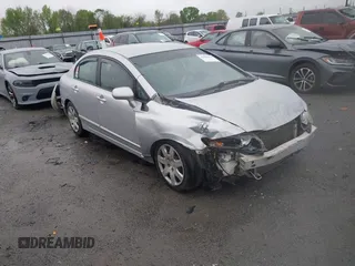 2008 Honda Civic LX z VIN 1HGFA16538L000991, wystawiony jako IAAI lot #41942574 z przebiegiem 230 379 mil mil oraz . Historia ofert i sprzedaży dostępna na DreamBid. Obrazek 1.