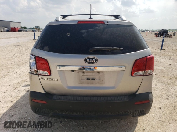 2012 Kia Sorento LX z VIN 5XYKT3A64CG274580, wystawiony jako Copart lot #55513455 z przebiegiem 167 369 mil mil oraz Szkoda całkowita • Salvage title. Historia ofert i sprzedaży dostępna na DreamBid. Obrazek 6.