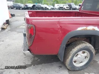 2005 Chevrolet Colorado Z85 z VIN 1GCDT198158171629, wystawiony jako IAAI lot #42323700 z przebiegiem 140 192 mil mil oraz . Historia ofert i sprzedaży dostępna na DreamBid. Obrazek 6.