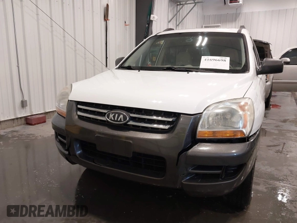 2007 Kia Sportage LX with VIN KNDJF724877399530, listed as a IAAI auction lot 41696698 with 124,967 mi miles. Bid and sale history available at carsss.com. Image 6.