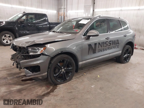 2017 Volkswagen Touareg Wolfsburg Edition с VIN WVGRF7BP3HD003094, выставлен на аукционе IAAI как лот 41199373 с пробегом 110 880 миль миль и . История ставок и продаж доступна на DreamBid. Изображение 2.