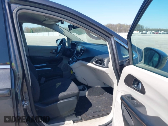 2017 Chrysler Pacifica Touring with VIN 2C4RC1DG0HR587782, listed as a IAAI auction lot 41954896 with 122,130 mi miles and . Bid and sale history available at DreamBid. Image 5.
