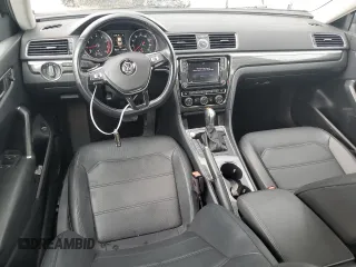 2017 Volkswagen Passat SE z VIN 1VWGT7A3XHC053786, wystawiony jako Copart lot #55421435 z przebiegiem 90 878 mil mil oraz Szkoda całkowita • Salvage title. Historia ofert i sprzedaży dostępna na DreamBid. Obrazek 8.