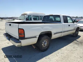 2001 Dodge 2500 z VIN 3B7KC23Z01G758102, wystawiony jako Copart lot #61303775 z przebiegiem 164 067 mil mil oraz Czysty tytuł • Clean title. Historia ofert i sprzedaży dostępna na DreamBid. Obrazek 3.