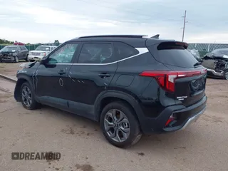 2024 Kia Seltos S z VIN KNDEUCAA9R7469448, wystawiony jako IAAI lot #40961491 z przebiegiem 26 742 mil mil oraz . Historia ofert i sprzedaży dostępna na DreamBid. Obrazek 3.