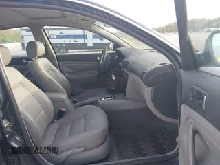 2004 Volkswagen Passat GLS z VIN WVWPD63B34P207546, wystawiony jako IAAI lot #42088512 z przebiegiem 302 909 mil mil oraz . Historia ofert i sprzedaży dostępna na DreamBid. Obrazek 5.