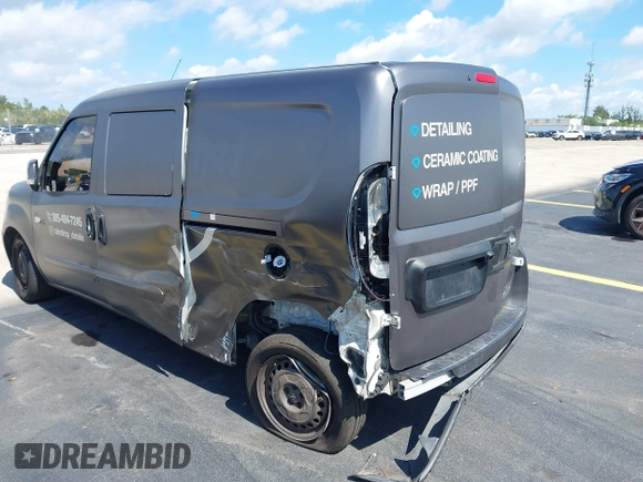 2017 Ram ProMaster City Cargo Tradesman z VIN ZFBERFAB9H6D25646, wystawiony jako IAAI lot #42258881 z przebiegiem 92 286 mil mil oraz . Historia ofert i sprzedaży dostępna na DreamBid. Obrazek 6.