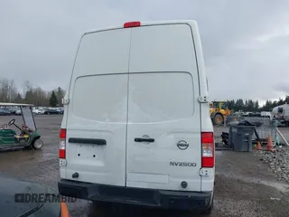 2021 Nissan NV Cargo SV z VIN 1N6BF0LY8MN803945, wystawiony jako IAAI lot #41459255 z przebiegiem 70 324 mil mil oraz . Historia ofert i sprzedaży dostępna na DreamBid. Obrazek 17.