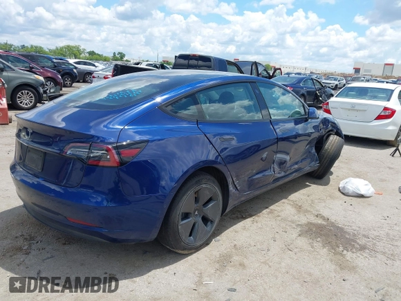 2021 Tesla Model 3 Standard Range Plus z VIN 5YJ3E1EAXMF098855, wystawiony jako IAAI lot #42226127 z przebiegiem 34 351 mil mil oraz . Historia ofert i sprzedaży dostępna na DreamBid. Obrazek 4.