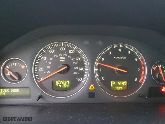 2008 Volvo S60 2.5T with VIN YV1RH592X82698452, listed as a Copart auction lot 83583854 with 102,257 mi miles and Clean Title. Bid and sale history available at carsss.com. Image 9.