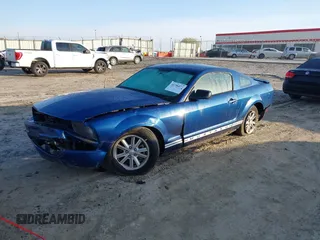 2008 Ford Mustang Deluxe z VIN 1ZVHT80N085129002, wystawiony jako IAAI lot #41796077 z przebiegiem 148 589 mil mil oraz . Historia ofert i sprzedaży dostępna na DreamBid. Obrazek 2.