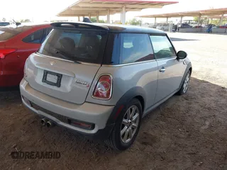 2011 MINI Hardtop S с VIN WMWSV3C56BTY15109, выставлен на аукционе IAAI как лот 42506082 с пробегом 93 443 миль миль и . История ставок и продаж доступна на DreamBid. Изображение 4.