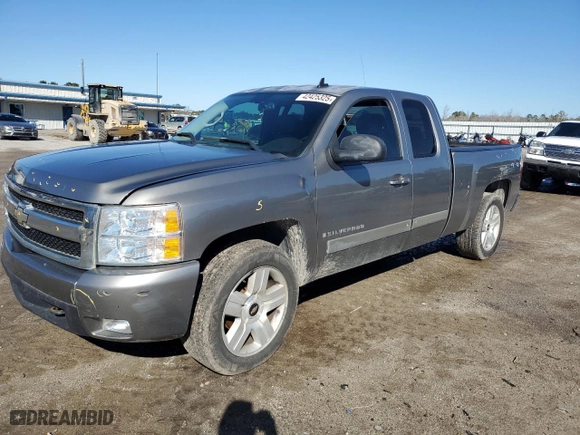 2008 Chevrolet Silverado 1500 LTZ with VIN 2GCEK19J281251376, listed as a Copart auction lot 42425325 with 300,957 mi miles and Salvage Title. Bid and sale history available at carsss.com. Image 1.