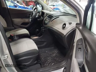 2016 Chevrolet Trax LS with VIN 3GNCJKSBXGL273116, listed as a IAAI auction lot 41385976 with 67,932 mi miles. Bid and sale history available at carsss.com. Image 5.