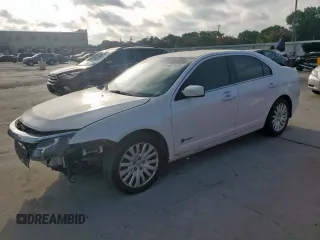 2010 Ford Fusion Hybrid z VIN 3FADP0L38AR356951, wystawiony jako Copart lot #65270075 z przebiegiem 135 680 mil mil oraz Szkoda całkowita • Salvage title. Historia ofert i sprzedaży dostępna na DreamBid. Obrazek 1.