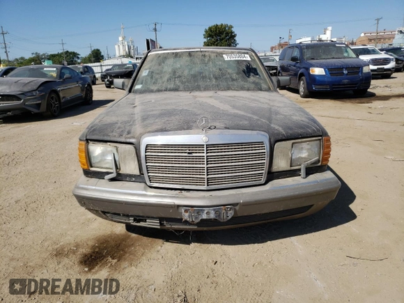 1988 Mercedes-Benz 560 with VIN WDBCA39D0JA401107, listed as a Copart auction lot 70535804 with 328,561 mi miles and Clean Title. Bid and sale history available at DreamBid. Image 5.