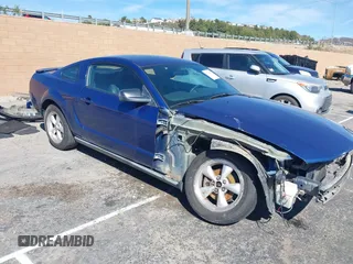 2007 Ford Mustang Deluxe with VIN 1ZVFT80N175320336, listed as a IAAI auction lot 41723617 with Not Provided miles. Bid and sale history available at carsss.com. Image 1.