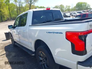 2022 Ford F-150 Lightning Pro z VIN 1FTVW1EL3NWG16227, wystawiony jako IAAI lot #41994584 z przebiegiem 23 341 mil mil oraz . Historia ofert i sprzedaży dostępna na DreamBid. Obrazek 14.