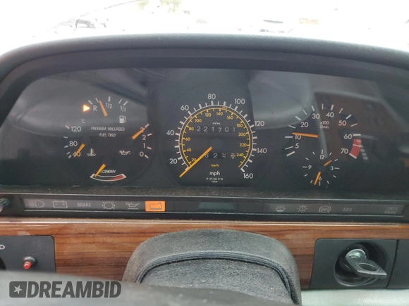 1990 Mercedes-Benz 300 with VIN WDBCA25D9LA550909, listed as a Copart auction lot 82717124 with 221,701 mi miles and Salvage Title. Bid and sale history available at DreamBid. Image 9.