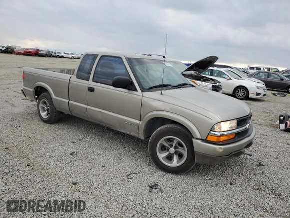 2001 Chevrolet S-10 LS with VIN 1GCCS19511K102618, listed as a Copart auction lot 42387565 with 201,606 mi miles and Salvage Title. Bid and sale history available at DreamBid. Image 4.