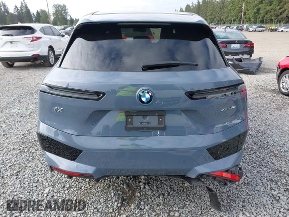 2024 BMW iX xDrive50 z VIN WB523CF08RCN65886, wystawiony jako IAAI lot #42334105 z przebiegiem 37 981 mil mil oraz . Historia ofert i sprzedaży dostępna na DreamBid. Obrazek 17.