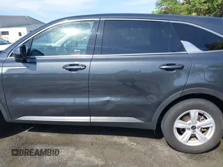 2021 Kia Sorento LX z VIN 5XYRG4LC5MG051378, wystawiony jako IAAI lot #42074038 z przebiegiem 101 678 mil mil oraz . Historia ofert i sprzedaży dostępna na DreamBid. Obrazek 14.