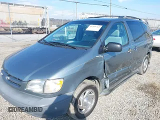 2000 Toyota Sienna CE with VIN 4T3ZF19C8YU272134, listed as a IAAI auction lot 41505762 with 234,706 mi miles. Bid and sale history available at carsss.com. Image 2.