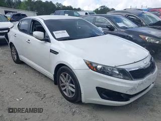 2013 Kia Optima LX z VIN KNAGM4A75D5361459, wystawiony jako IAAI lot #42152449 z przebiegiem 161 975 mil mil oraz . Historia ofert i sprzedaży dostępna na DreamBid. Obrazek 1.