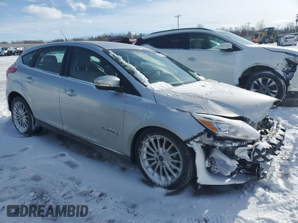 2016 Ford Focus Electric z VIN 1FADP3R42GL380784, wystawiony jako Copart lot #42308195 z przebiegiem 8167 mil mil oraz Szkody całkowita. Historia ofert i sprzedaży dostępna na DreamBid. Obrazek 4.