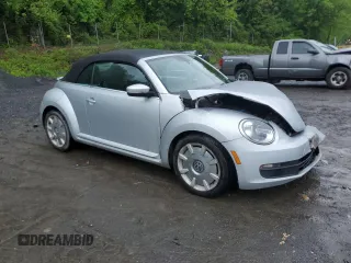 2013 Volkswagen Beetle 2.5L w/Sound/Nav z VIN 3VW5P7ATXDM812019, wystawiony jako Copart lot #56921485 z przebiegiem Nie podano mil oraz Szkoda całkowita • Salvage title. Historia ofert i sprzedaży dostępna na DreamBid. Obrazek 4.