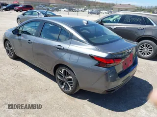 2024 Nissan Versa SR z VIN 3N1CN8FV9RL865083, wystawiony jako IAAI lot #42193458 z przebiegiem 5 774 mil mil oraz . Historia ofert i sprzedaży dostępna na DreamBid. Obrazek 3.