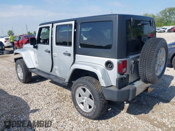 2012 Jeep Wrangler Unlimited Altitude z VIN 1C4HJWEGXCL120397, wystawiony jako IAAI lot #42219976 z przebiegiem 119 172 mil mil oraz . Historia ofert i sprzedaży dostępna na DreamBid. Obrazek 3.