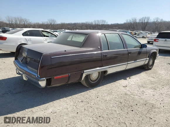 1995 Cadillac Fleetwood z VIN 1G6DW52P6SR702106, wystawiony jako Copart lot #48826215 z przebiegiem 140 971 mil mil oraz Szkoda całkowita • Salvage title. Historia ofert i sprzedaży dostępna na DreamBid. Obrazek 3.