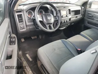2015 Ram 1500 Tradesman z VIN 3C6JR6AT9FG517217, wystawiony jako Copart lot #81830944 z przebiegiem 112 380 mil mil oraz Czysty tytuł • Clean title. Historia ofert i sprzedaży dostępna na DreamBid. Obrazek 8.