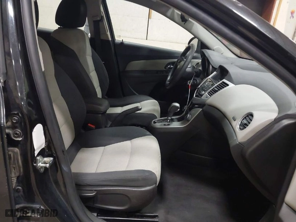 2016 Chevrolet Cruze Limited LS with VIN 1G1PC5SH4G7135773, listed as a IAAI auction lot 41643764 with NaN miles. Bid and sale history available at carsss.com. Image 5.