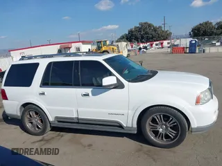 2004 Lincoln Navigator Luxury with VIN 5LMFU27R04LJ43817, listed as a IAAI auction lot 40891013 with 166,620 mi miles. Bid and sale history available at carsss.com. Image 13.