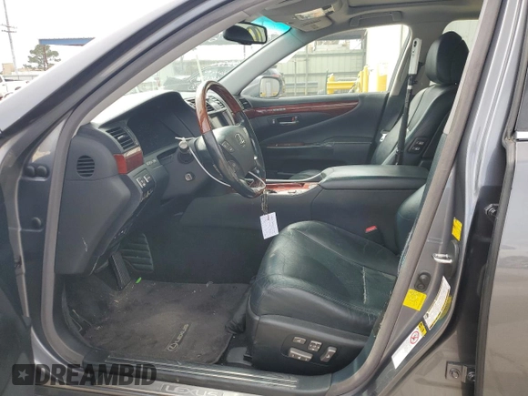 2012 Lexus LS 460 z VIN JTHBL5EF3C5108290, wystawiony jako Copart lot #55386425 z przebiegiem Nie podano mil oraz Szkody całkowita. Historia ofert i sprzedaży dostępna na DreamBid. Obrazek 7.