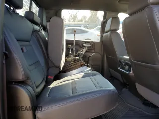 2023 GMC Sierra 3500HD Denali z VIN 1GT49WEY2PF169520, wystawiony jako Copart lot #83541994 z przebiegiem 33 940 mil mil oraz Szkoda całkowita • Salvage title. Historia ofert i sprzedaży dostępna na DreamBid. Obrazek 10.