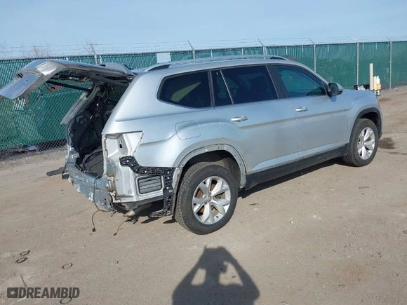 2018 Volkswagen Atlas 3.6L V6 SEL with VIN 1V2MR2CA0JC579951, listed as a IAAI auction lot 41780339 with 149,968 mi miles. Bid and sale history available at carsss.com. Image 4.