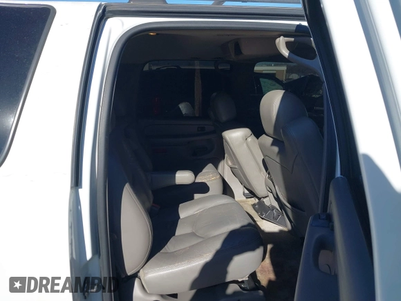 2004 Chevrolet Suburban LS with VIN 1GNEC16Z54J222405, listed as a IAAI auction lot 41424519 with 204,381 mi miles. Bid and sale history available at carsss.com. Image 8.